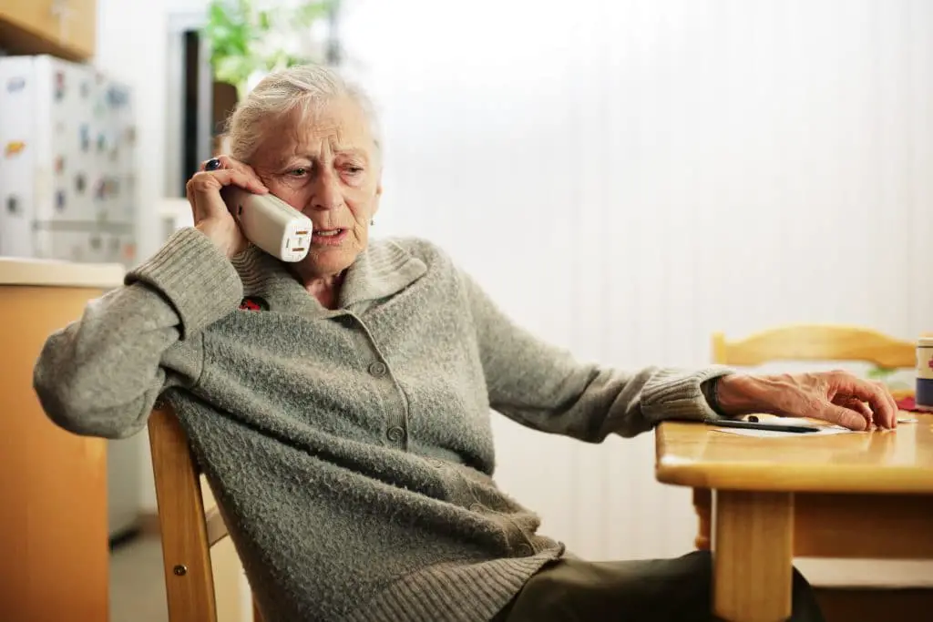 Comment fonctionne la téléassistance pour les seniors ?