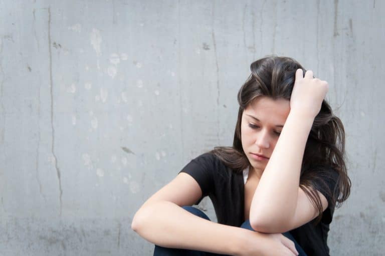 Santé mentale : pourquoi les jeunes filles vont-elles mal ?