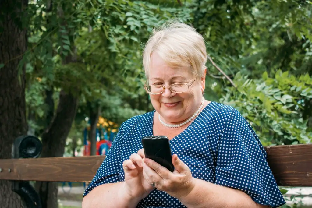 Qu’est-ce qu’un téléphone pour seniors ?