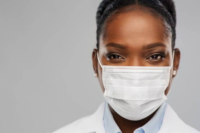 Pourquoi La Femme De Alrima Porte Un Masque