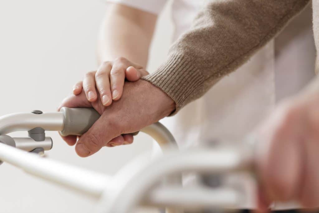 Que mettre en place pour améliorer l'autonomie des seniors à domicile ?
