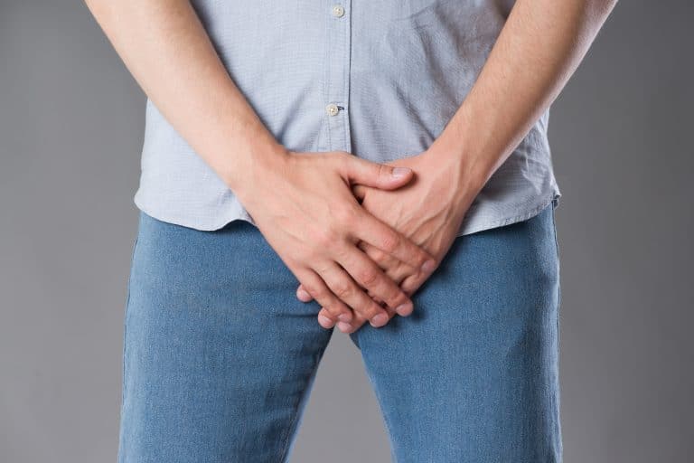 Les fuites urinaires masculines : quelles sont les causes ?