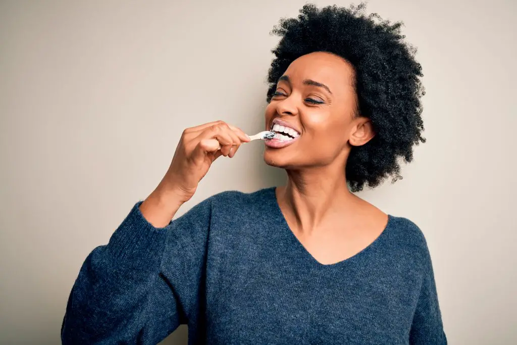 Pourquoi se brosser les dents 3 minutes ?