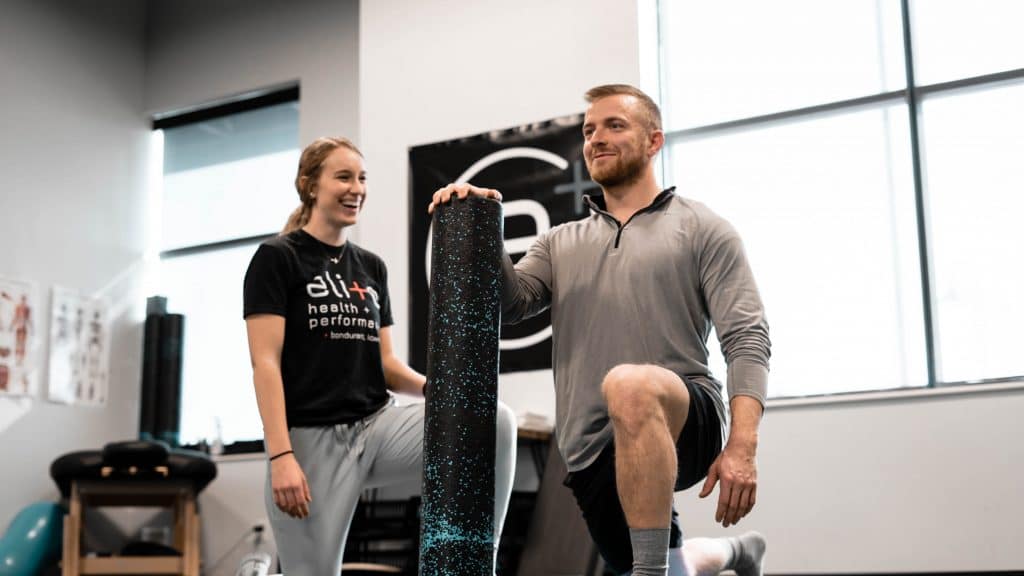 Sportifs en pleine récupération après blessure musculaire dûe à l'effort physique.